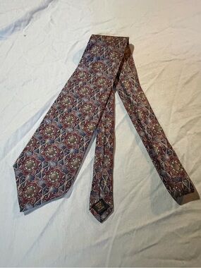 bill blass Burgundy and Navy Paisley Medallion Silk Tie